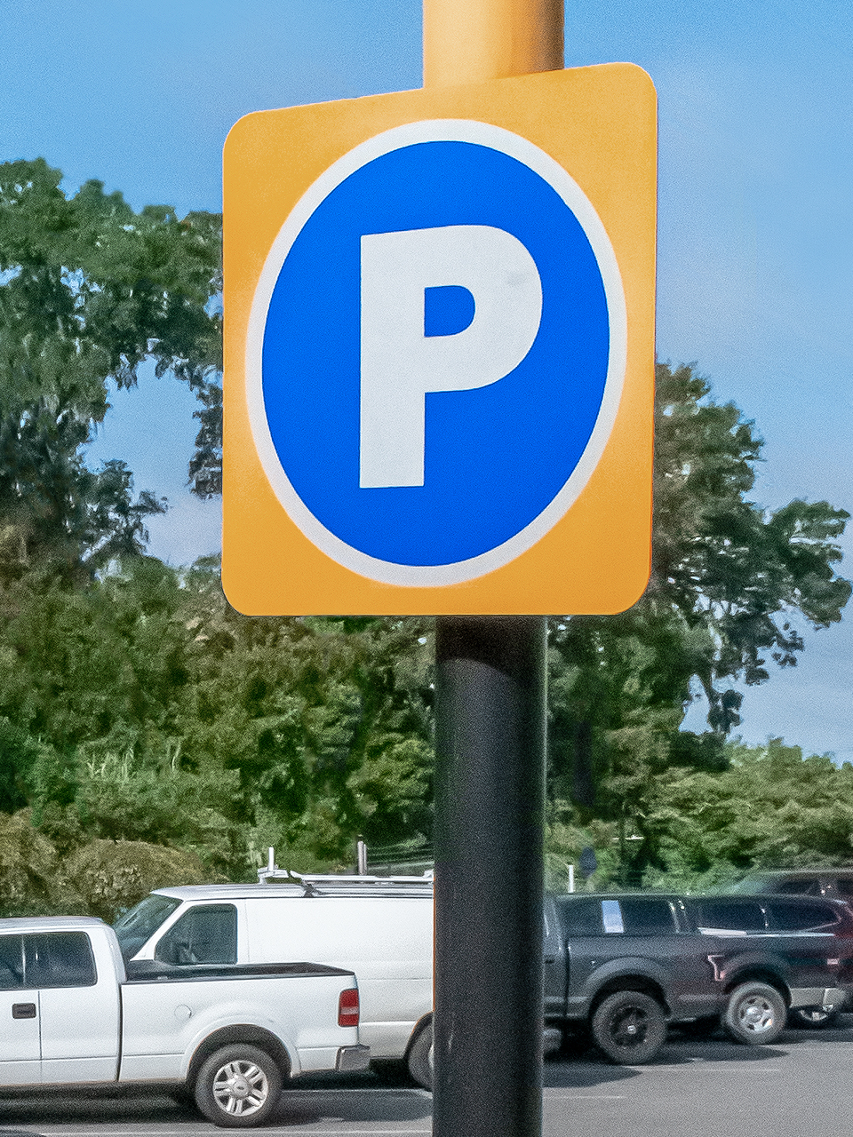 Parking Indicator Sign at south end of Cascades Park.