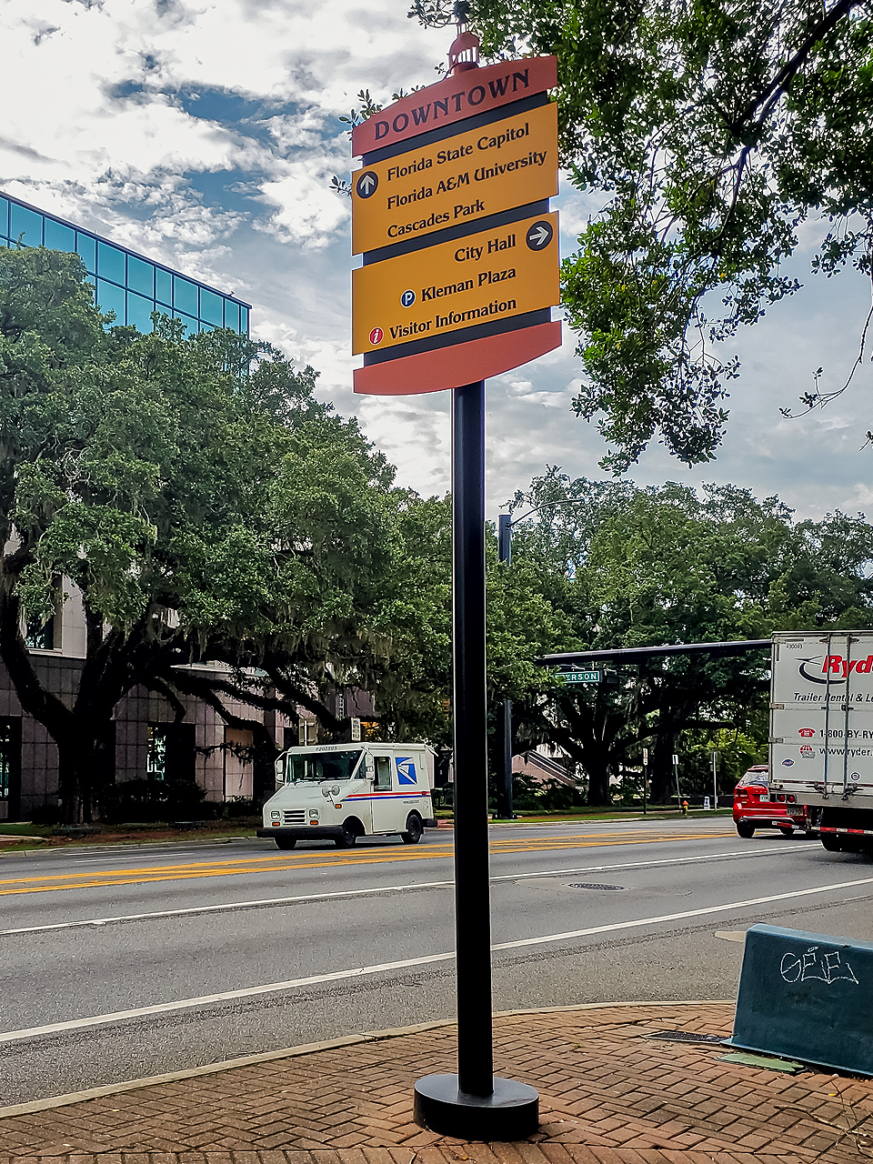 Vehicular Directional Sign on Monroe Street, Downtown